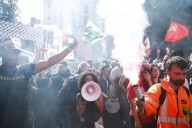 Decenas de heridos y más de 180 detenidos en las protestas en Francia contra la «austeridad»