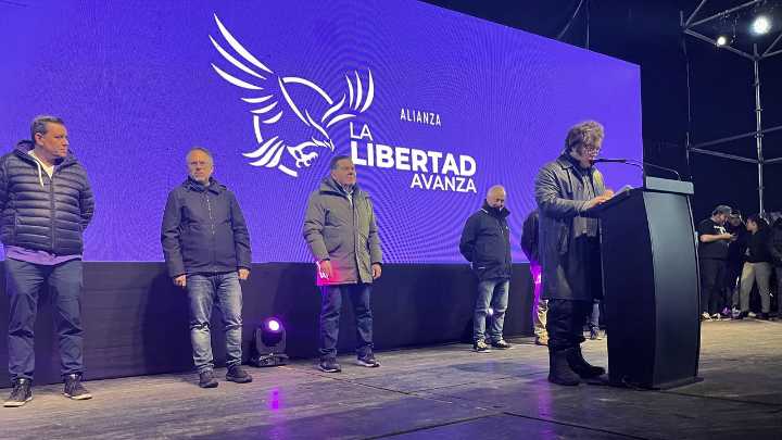 Más gendarmes que simpatizantes: Milei y un acto semivacío, entre escándalos de corrupción y preocupación por el ausentismo