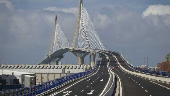 Cuántos metros mide el puente más largo de España y dónde está construido
