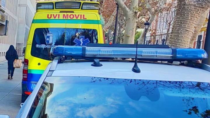 Una silla de ruedas eléctrica y un hombre herido en Albacete