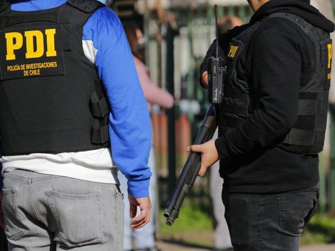 PDI allana casino clandestino en La Pintana vinculado a una banda de robo de contenedores