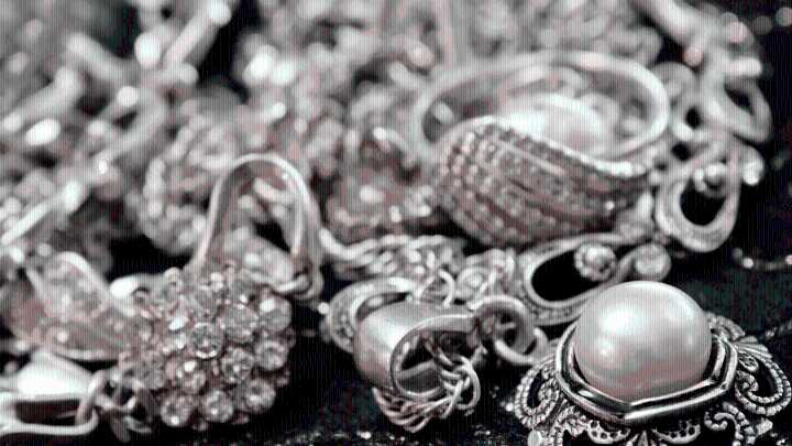 Silver surges Rs 1,900 to hit new peak of Rs 1.41 lakh/kg; gold gains Rs 330