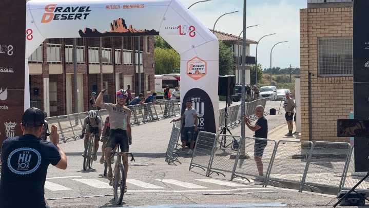 El alemán Tim Wollenberg conquista al esprint la Gravel Desert en Grañén