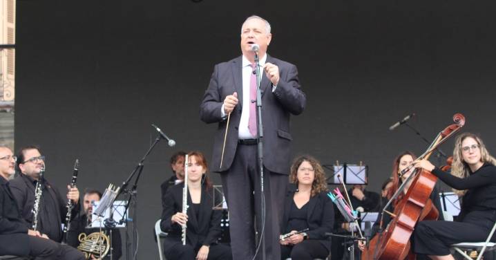 La Banda Municipal de Música deleita a los salmantinos en la Plaza Mayor