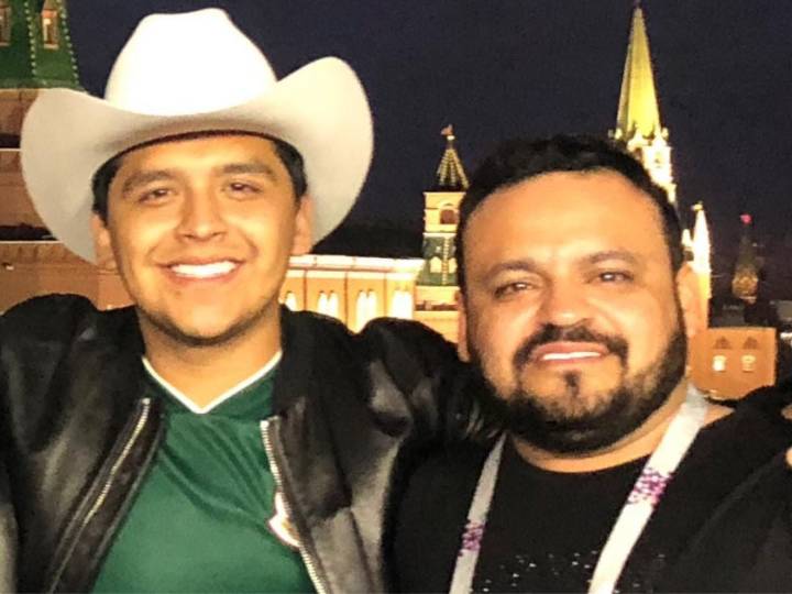 Christian Nodal rompe el silencio y aclara si corrió a sus padres de su proyecto musical