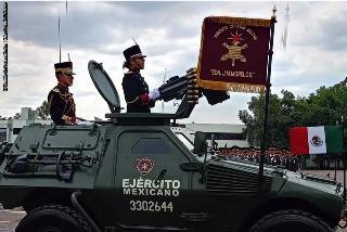 Destacan presencia de mujeres en desfile