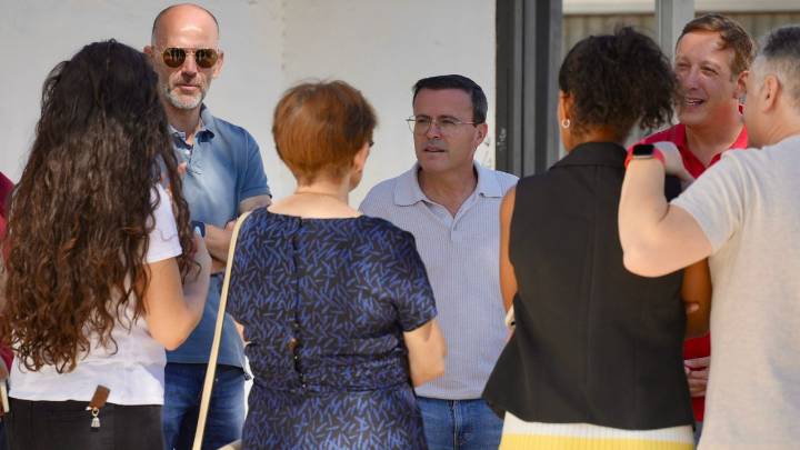 Gallardo dice que el acuerdo sobre el transporte escolar no le resta "ni un ápice de gravedad" y pide responsabilidades