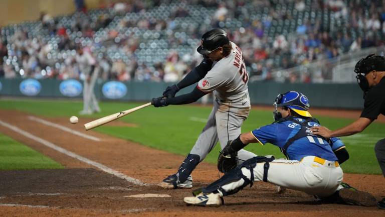 Bo Naylor respalda labor de Parker Messick con cuatro remolcadas en triunfo de Guardianes