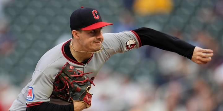 Guardians within a game of division lead after beating Twins 8