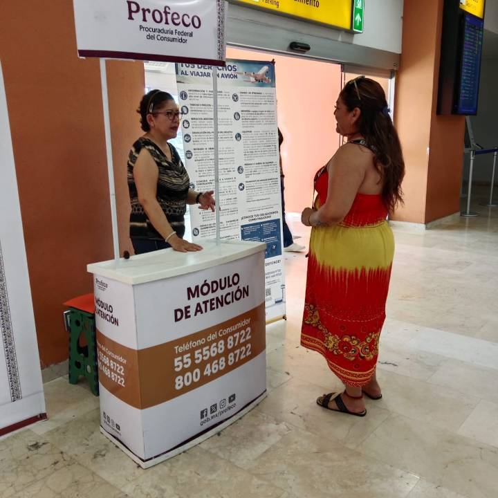 Profeco asesoró a consumidores durante el receso escolar