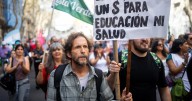 Milei defiende al peso: ‘Quemará’ millones de dólares para ‘ahuyentar’ la devaluación en Argentina