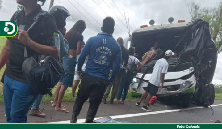 Antioquia: tres muertos y 18 heridos dejó grave accidente de tránsito en la vía Chigorodó