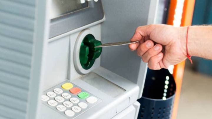 Alerta en cajeros: así es la estafa que deja billetes falsos a usuarios
