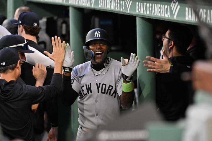 MLB roundup: Brewers clinch playoff berth, then down Cards in 10