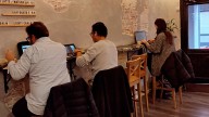 Diez cafeterías de Zaragoza convertidas en improvisados espacios de trabajo o de estudio