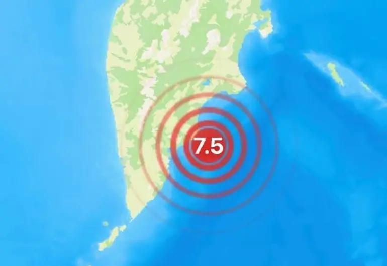 Fuerte sismo de 7.4 de magnitud estremece a Rusia