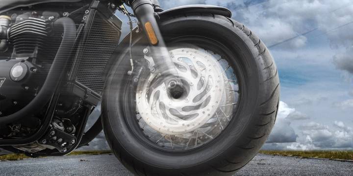 Deputies: Man charged, hospitalized after motorcycle chase ends in crash in Ga