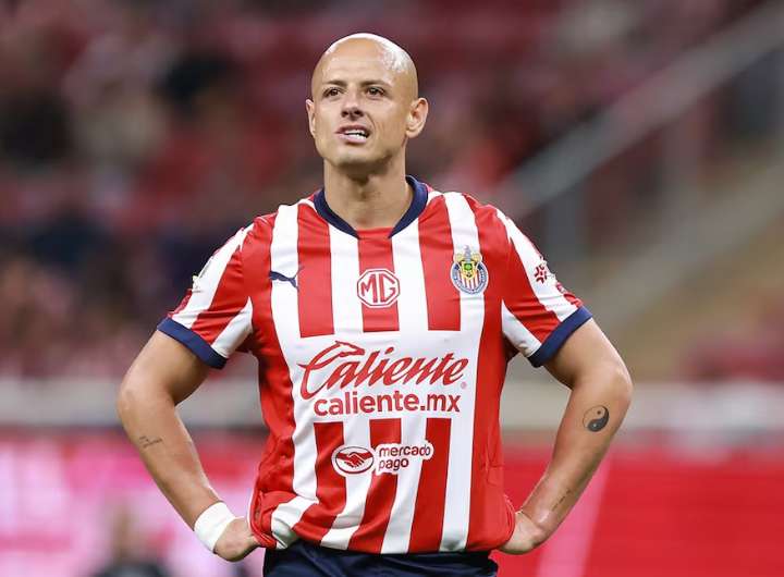 Chicharito es de nuevo baja con Chivas