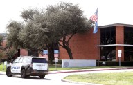 En el tiroteo en la oficina de ICE en Dallas murieron dos migrantes y otro resultó herido