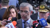 "Ha salido de su situación crítica": Ministro Cordero actualiza estado de salud de carabinero atacado con ladrillo en Las Condes