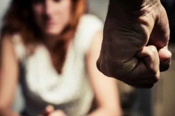 Piden 6 años de cárcel para un violento que atacó a su pareja con una cadena y una tijera