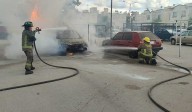 Daña incendio tres autos en un estacionamiento del fraccionamiento Villas Otoch Paraíso