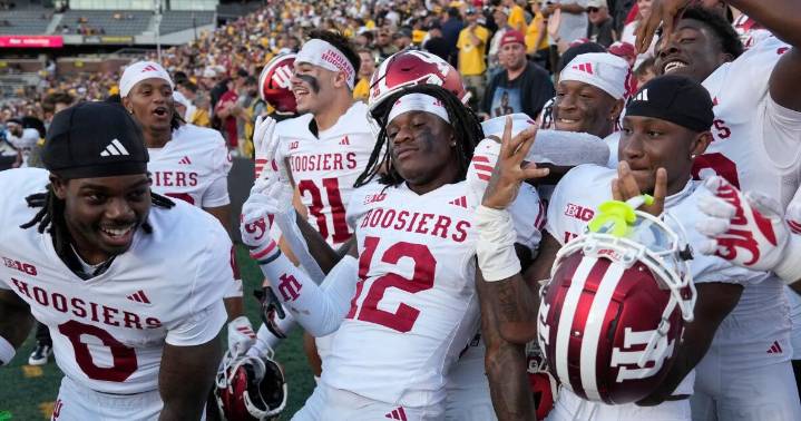No. 11 Indiana gets late touchdown to beat Iowa, stay undefeated