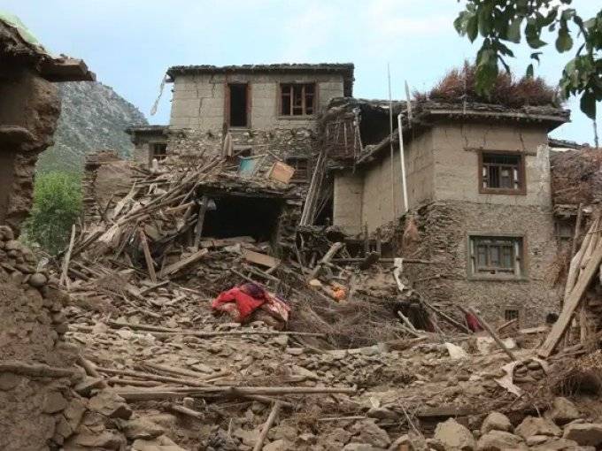 Suben a más de 1.100 los fallecidos y 3.200 heridos por terremoto grado 6 en Afganistán