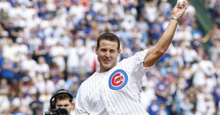 Rizzo retires with Cubs, nearly catches home run in Wrigley bleachers