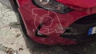Un coche pierde el control e impacta contra la fachada de un edificio en Telde