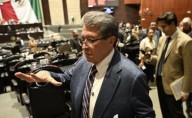 Aprueban en fast track la ley para cancelar suscripciones; Monreal alega estar en buró de crédito