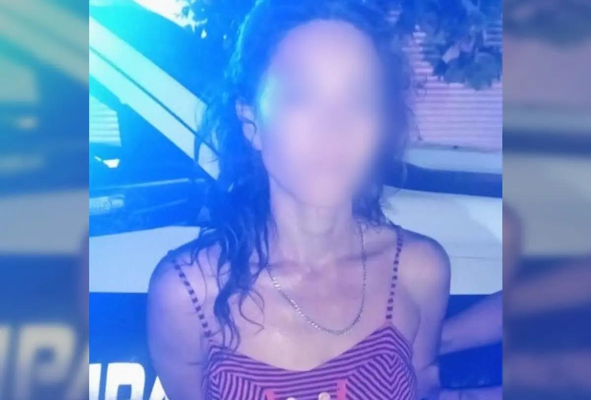 Mujer desquiciada intenta apuñalar a dos personas en Mezcales