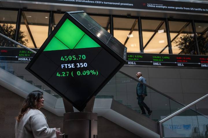 UK investors flock back to developed markets