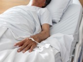 Confirman multa de $48 millones para clínica chilena: exigió pagaré a un paciente en estado crítico