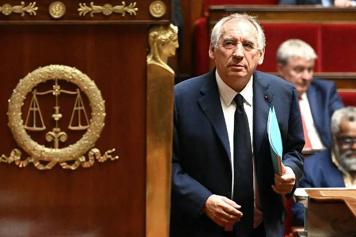 Macron busca un reemplazo inmediato a Bayrou en medio de un clima de crispación social
