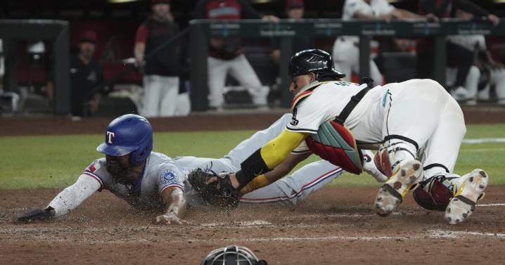 Sencillo de dos carreras de Osuna en la 10ma da triunfo a Rangers sobre Diamondbacks