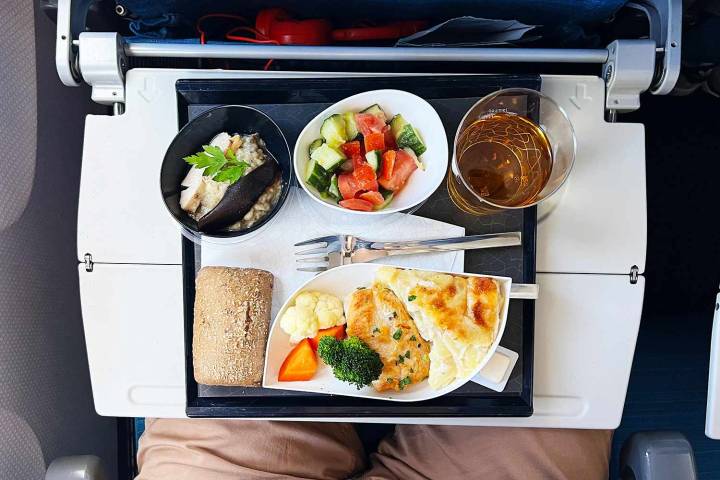 7 Things You Should Never Eat or Drink on a Plane, According to Experts