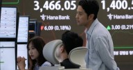 Asian shares close mostly higher, US dollar dips