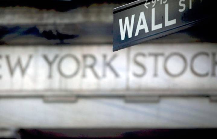 Wall Street cierra con ganancias; acciones de Apple suben más de 4%