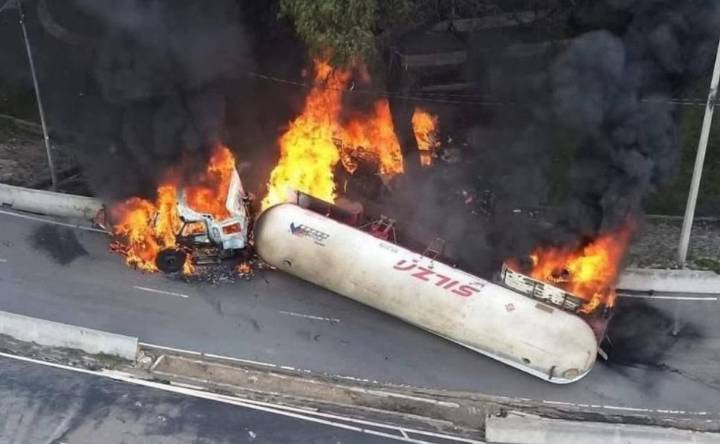 Mujer anónima salva a padre e hijo quemados tras explosión de pipa en Puente de la Concordia