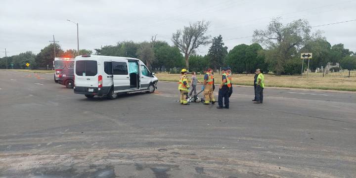 Around 10 people hurt after wreck on 34th near Llano Cemetery