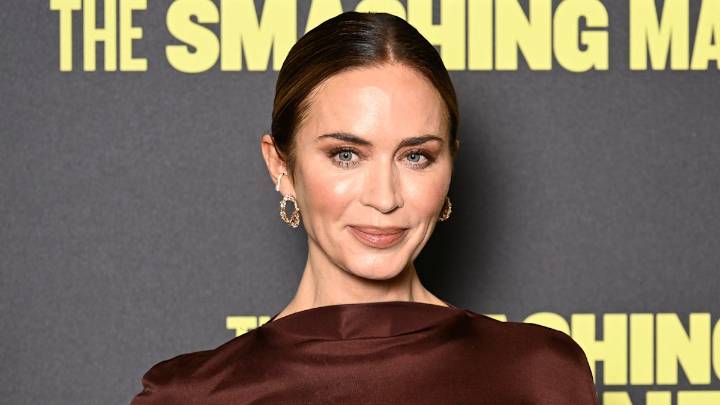 Emily Blunt just styled a backless mini dress with sheer polkadot tights, and it's perfect for an autumn party