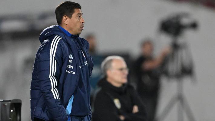 Córdova avala comentado análisis de Bielsa por el futuro de la "Roja" y hace inédita comparación por representantes El DT habló en conferencia tras el empate ante Uruguay.