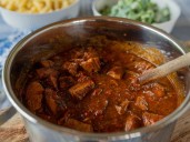 Ahorrar gas: cómo es el truco de la "olla bruja" para cocinar con la hornalla apagada