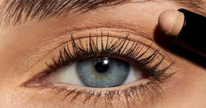 Victoria Beckham eyeshdow stick in 10 colours is 'effortlessly chic'