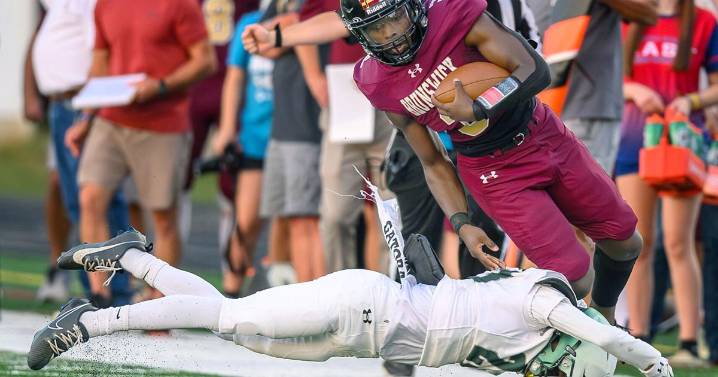 Rosenberg shows off arm with 4 TD tosses as Titans down Railroaders