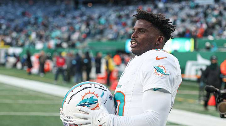 Dolphins rumors: Miami has ‘no plans’ to trade Tyreek Hill