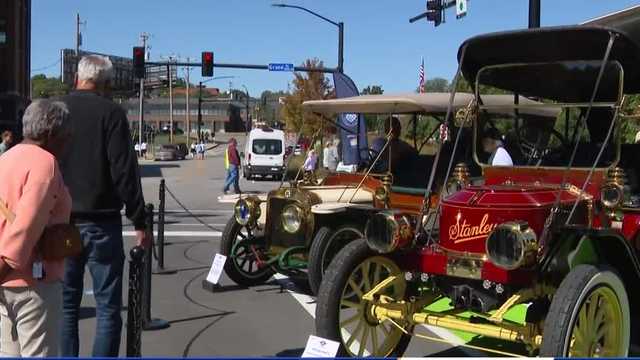 Classic cars roar to life at Concours d'Elegance in downtown Des Moines