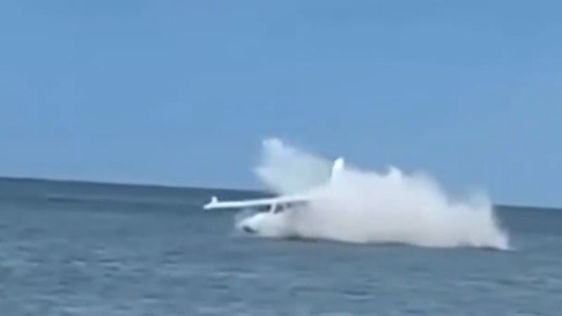 Una avioneta cae al mar durante aterrizaje de emergencia en Carolina del Norte