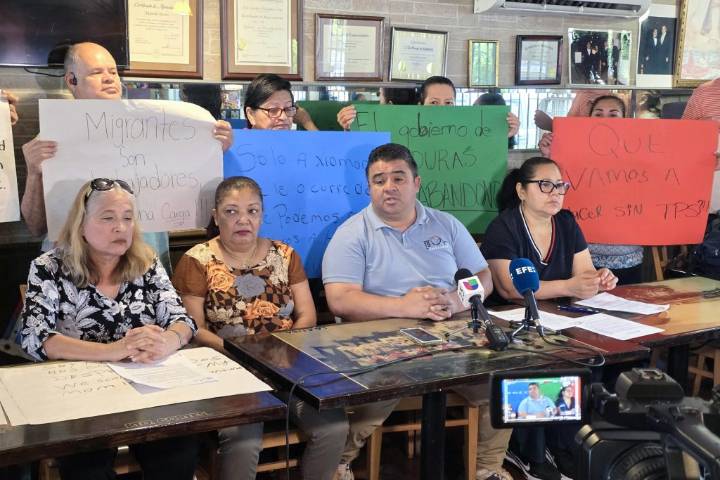 Migrantes piden clemencia a Trump al vencer el TPS para 60.000...
